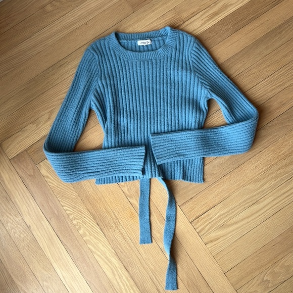 Baby blue sweater - Picture 1 of 4